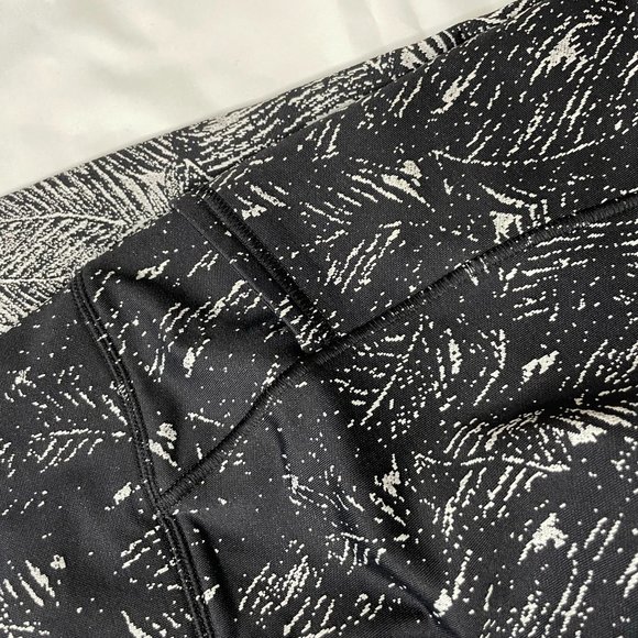 All in Motion Workout Leggings - Picture 6 of 7